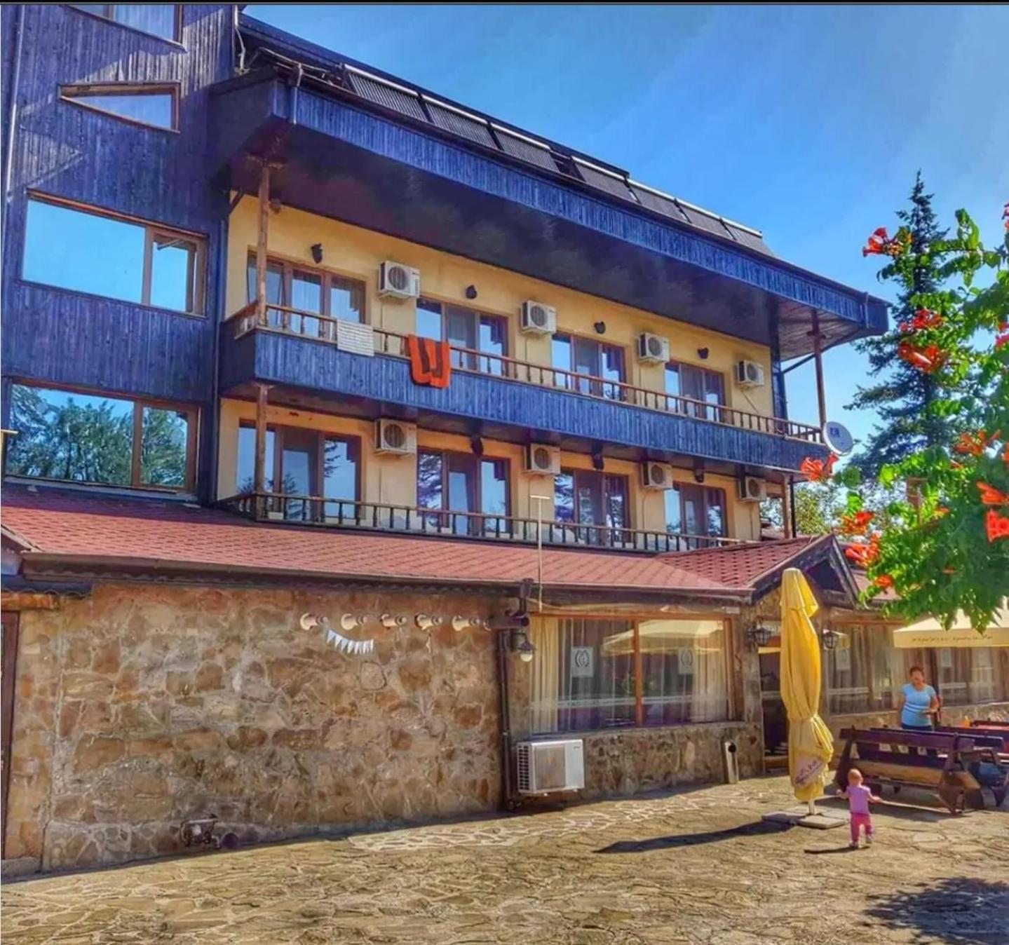 Хотел Галина Палас Srem Exteriér fotografie